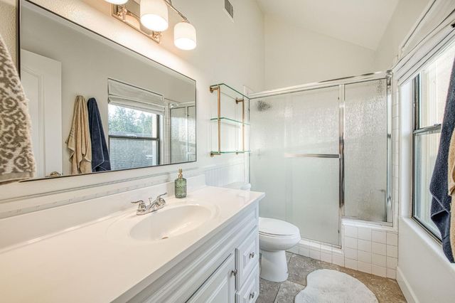 921 E Foxhill Drive, Fresno, CA 93720