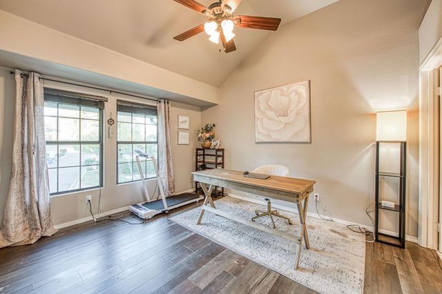 921 E Foxhill Drive, Fresno, CA 93720