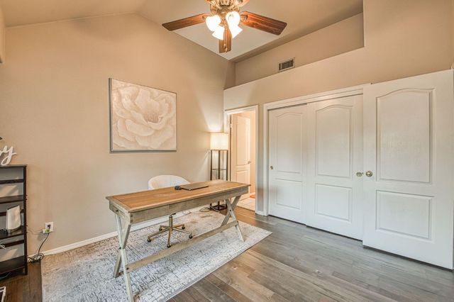 921 E Foxhill Drive, Fresno, CA 93720