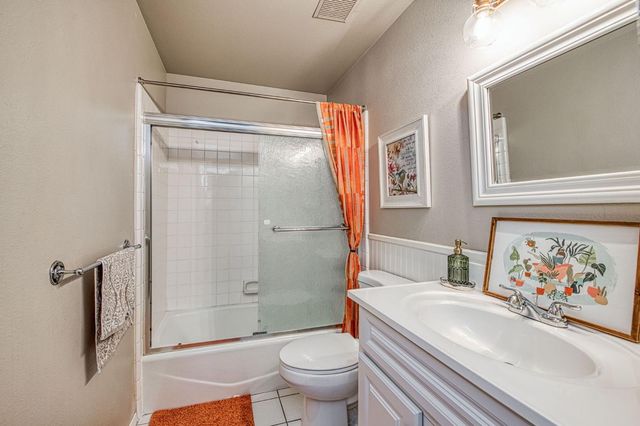 921 E Foxhill Drive, Fresno, CA 93720