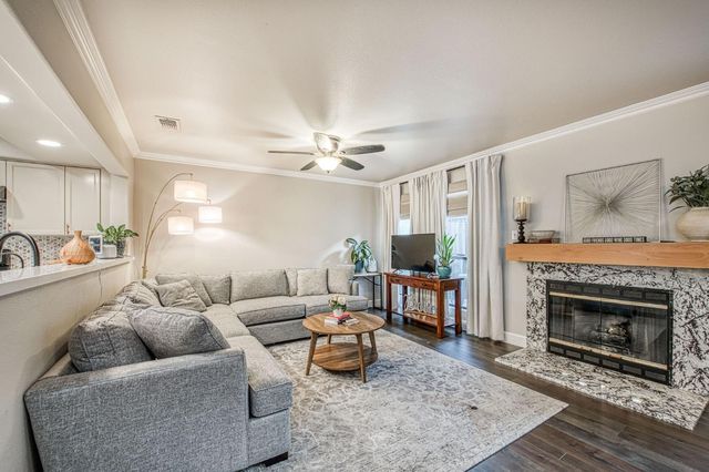 921 E Foxhill Drive, Fresno, CA 93720