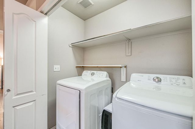 921 E Foxhill Drive, Fresno, CA 93720