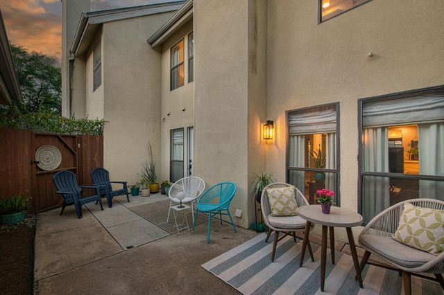 921 E Foxhill Drive, Fresno, CA 93720