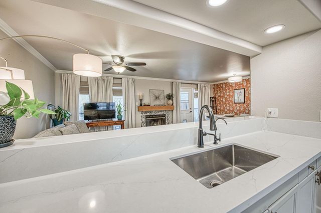 921 E Foxhill Drive, Fresno, CA 93720