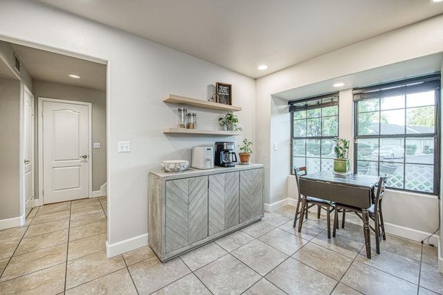 921 E Foxhill Drive, Fresno, CA 93720