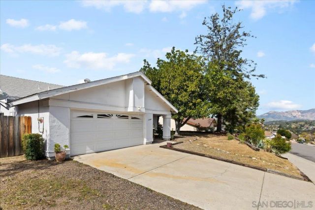 12448 Ridgeton Dr, Lakeside, CA 92040