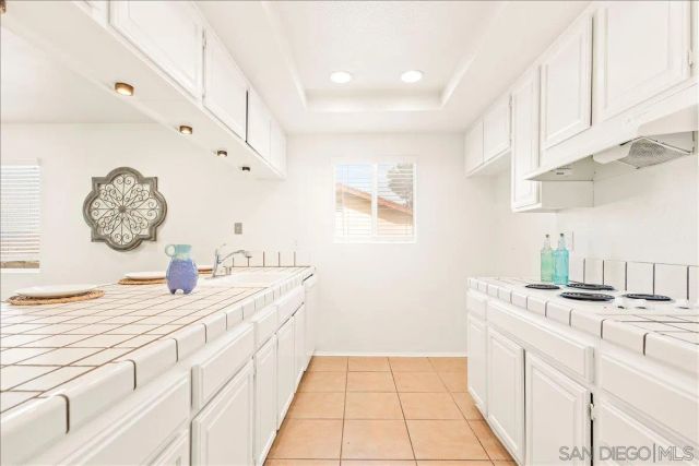 12448 Ridgeton Dr, Lakeside, CA 92040