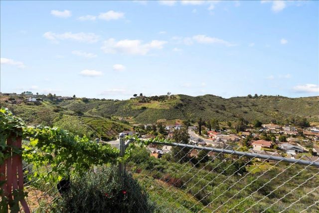 12448 Ridgeton Dr, Lakeside, CA 92040