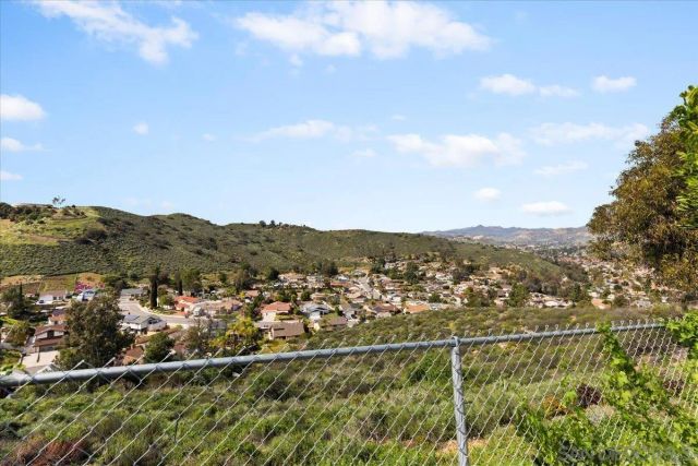 12448 Ridgeton Dr, Lakeside, CA 92040