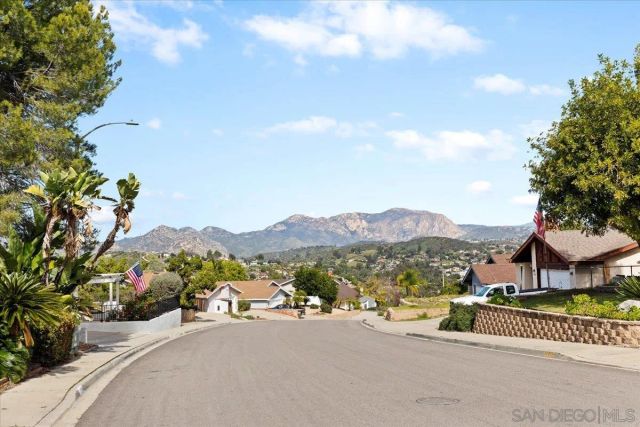 12448 Ridgeton Dr, Lakeside, CA 92040