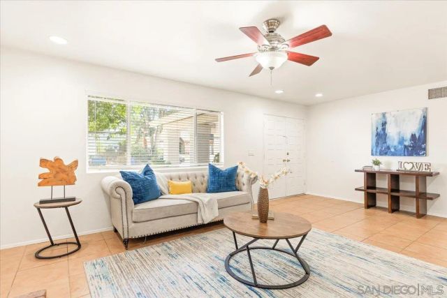 12448 Ridgeton Dr, Lakeside, CA 92040