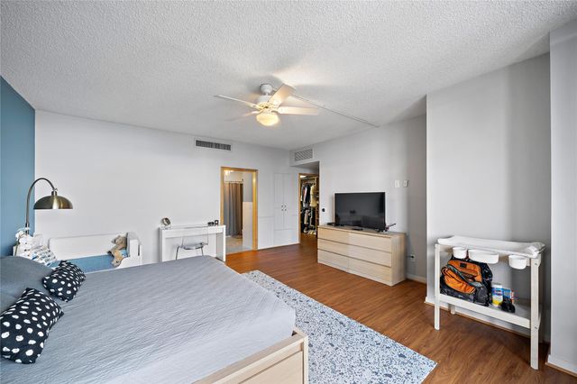 15 Greenway Plaza 25J, Houston, TX 77046