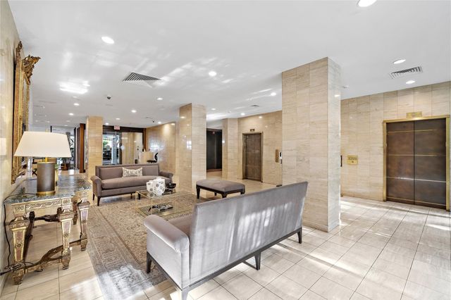 15 Greenway Plaza 25J, Houston, TX 77046