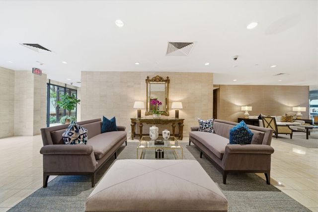 15 Greenway Plaza 25J, Houston, TX 77046