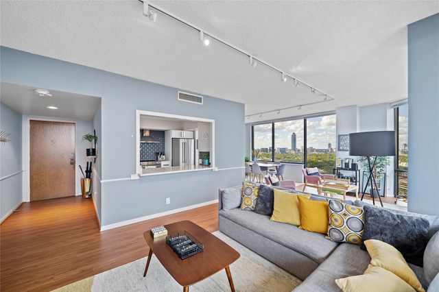 15 Greenway Plaza 25J, Houston, TX 77046