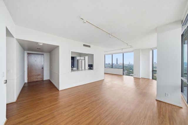 15 Greenway Plaza 25J, Houston, TX 77046