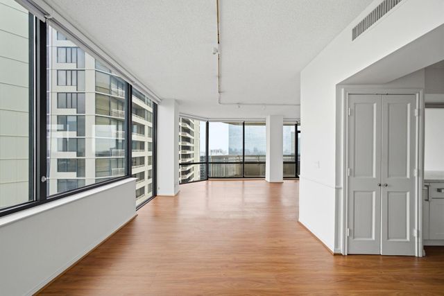 15 Greenway Plaza 25J, Houston, TX 77046