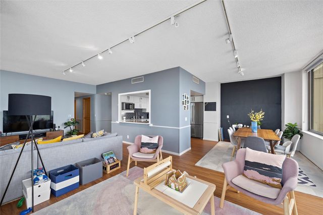 15 Greenway Plaza 25J, Houston, TX 77046