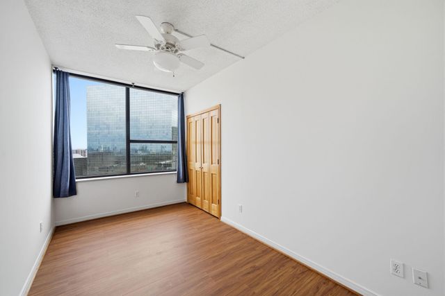 15 Greenway Plaza 25J, Houston, TX 77046