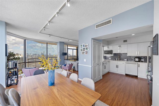 15 Greenway Plaza 25J, Houston, TX 77046