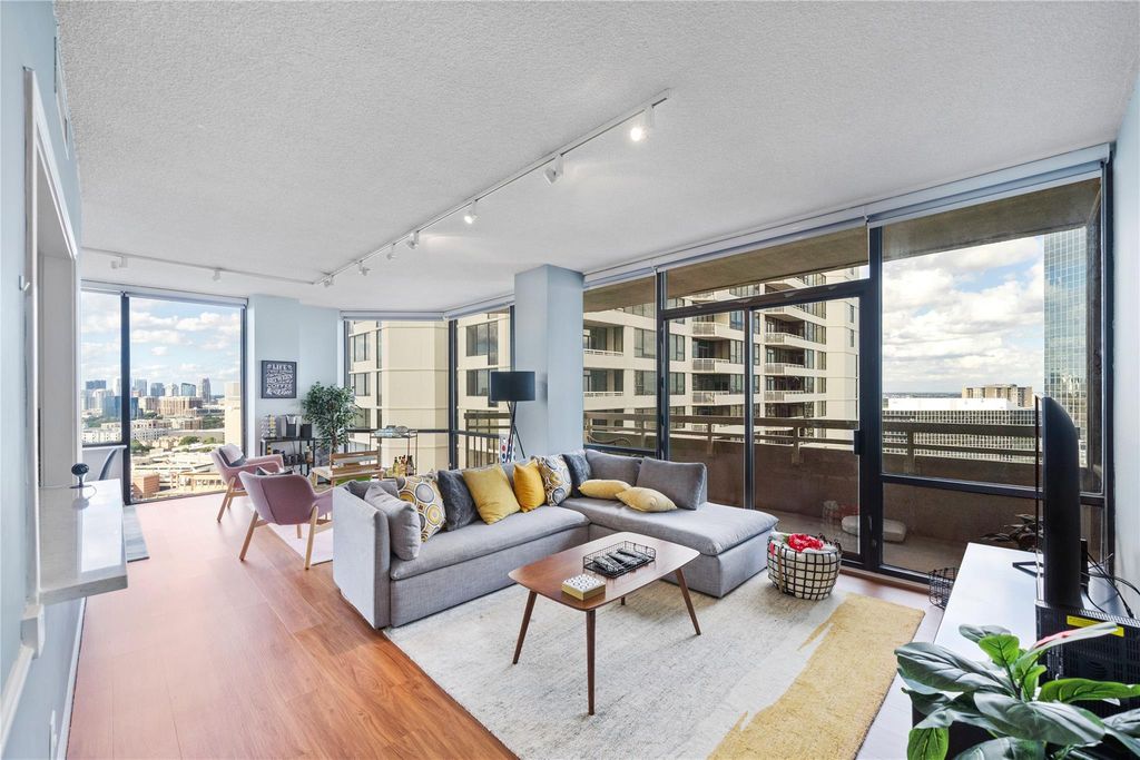 15 Greenway Plaza 25J, Houston, TX 77046