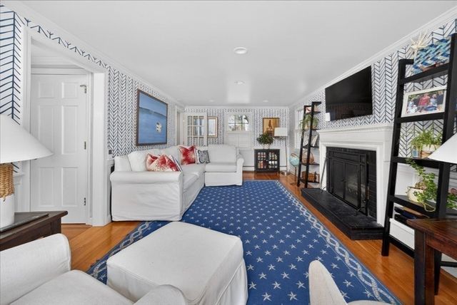 36 Independence Ln, Hingham, MA 02043