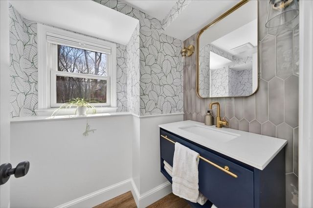 36 Independence Ln, Hingham, MA 02043