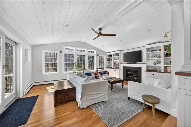 36 Independence Ln, Hingham, MA 02043