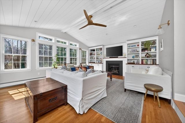 36 Independence Ln, Hingham, MA 02043