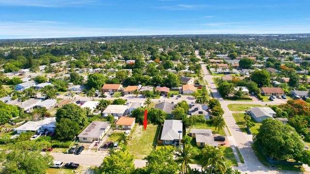 1141 Peak Road, Lake Worth, FL 33462