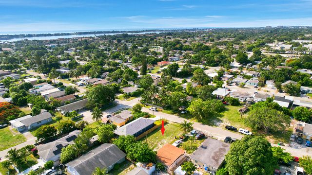 1141 Peak Road, Lake Worth, FL 33462
