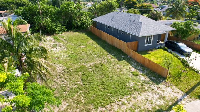 1141 Peak Road, Lake Worth, FL 33462
