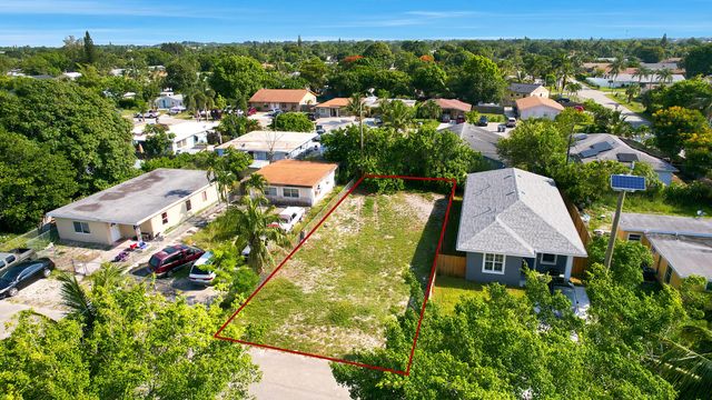 1141 Peak Road, Lake Worth, FL 33462