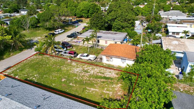 1141 Peak Road, Lake Worth, FL 33462