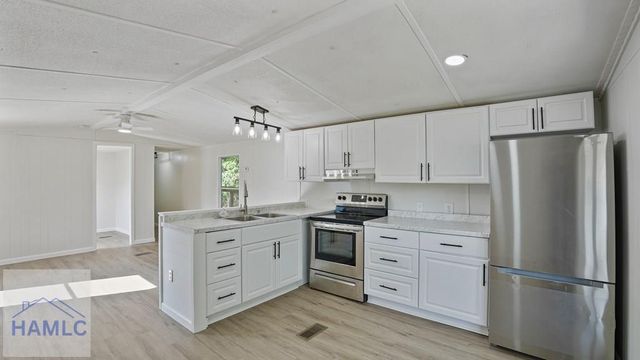 50 Sangster Road, Jesup, GA 31545