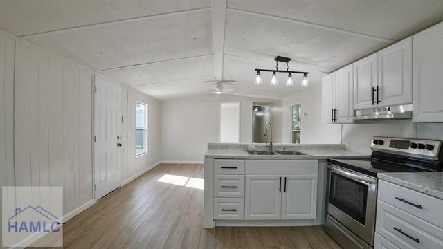 50 Sangster Road, Jesup, GA 31545