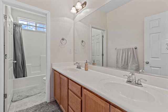 9015 Tee Box Ct, Patterson, CA 95363