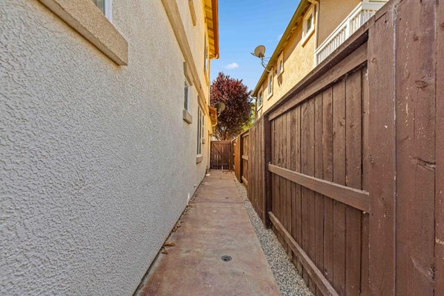 9015 Tee Box Ct, Patterson, CA 95363