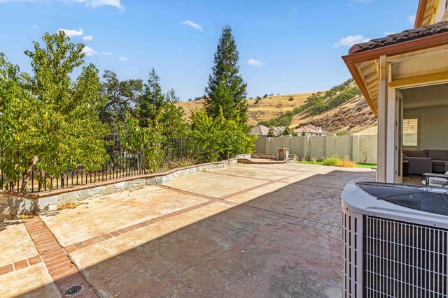 9015 Tee Box Ct, Patterson, CA 95363