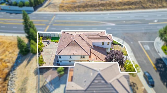 9015 Tee Box Ct, Patterson, CA 95363