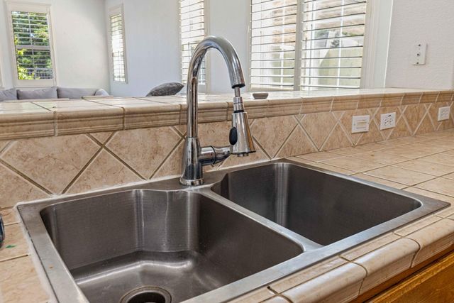 9015 Tee Box Ct, Patterson, CA 95363