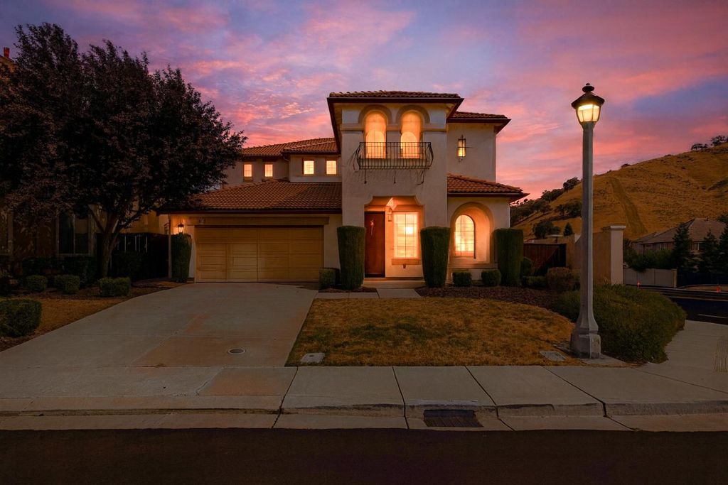 9015 Tee Box Ct, Patterson, CA 95363