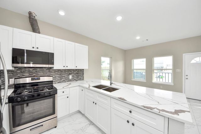 8215 La Porte Road, Houston, TX 77012
