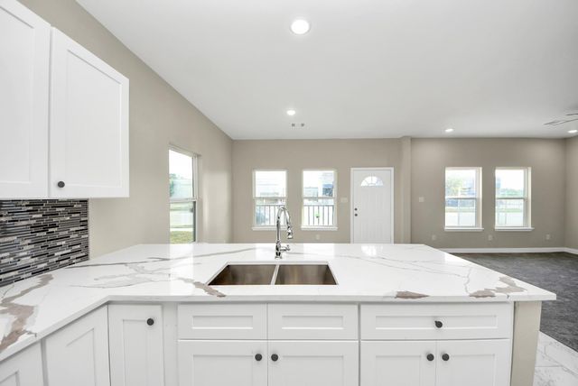 8215 La Porte Road, Houston, TX 77012
