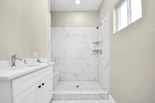 8215 La Porte Road, Houston, TX 77012