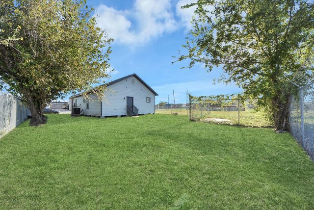 8215 La Porte Road, Houston, TX 77012