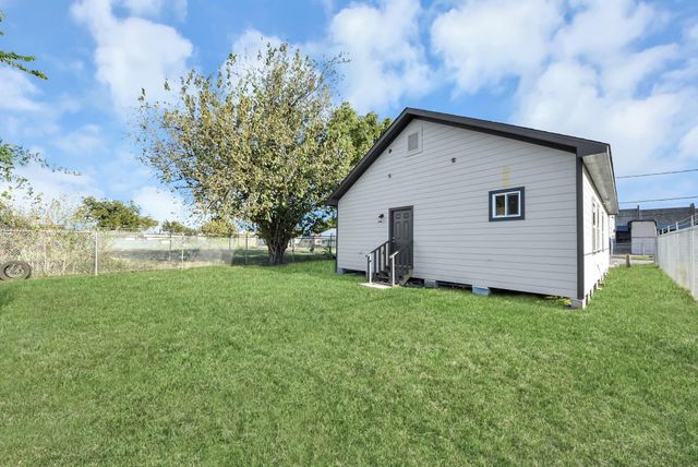 8215 La Porte Road, Houston, TX 77012
