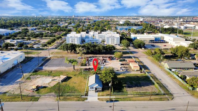 8215 La Porte Road, Houston, TX 77012