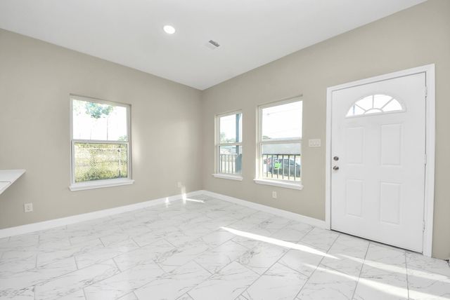 8215 La Porte Road, Houston, TX 77012