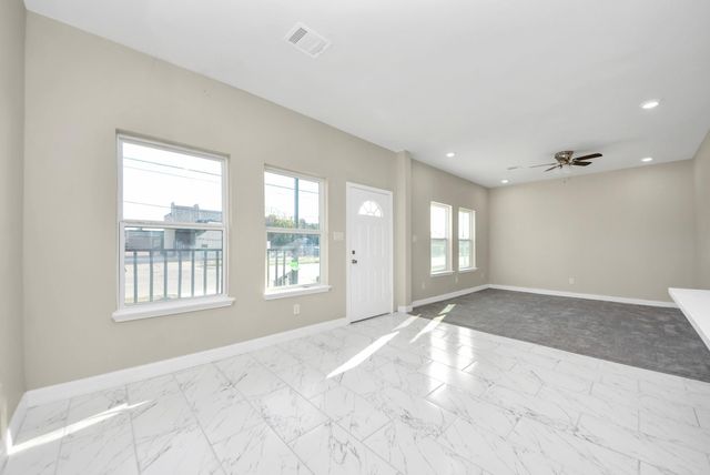 8215 La Porte Road, Houston, TX 77012